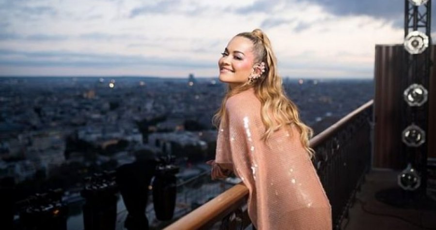 Rita Ora emocion publikun me një super spektakël nga Kulla Eifel