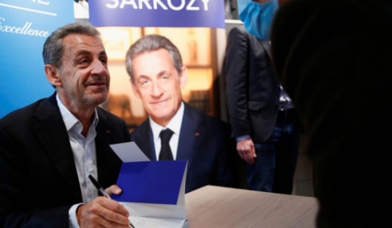Si asgjë: Pardje u dënua me burgim, Sarkozy sot jep autografe për librin e ri