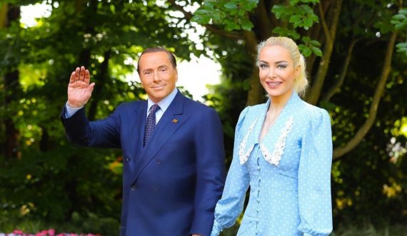 Ka bërë tatuazh në gisht inicialet e tij, kush është deputetja 54 vite më e re që i ka rrëmbyer zemrën Silvio Berlusconi
