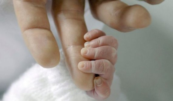  Rast i rrallë në QKUK, një nënë 51 vjeçare lindi foshnje 