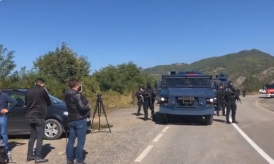  Disa protestues serbë s’largohen, Njësia Speciale kthehet prapa në pozicion, rritet prania e KFOR-it 