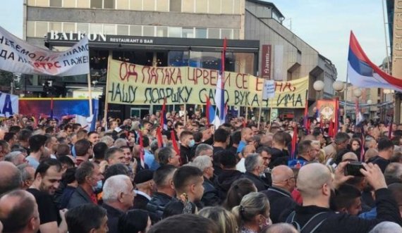 Protestë kundër Dodikut në Banja Llukë, kryebashkiaku: Kjo është një kryengritje