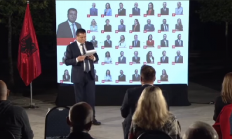 Agim Bahtiri mezi arrin t’i lexojë emrin kandidatit për Asamble: M’falni se po m’bjen terr