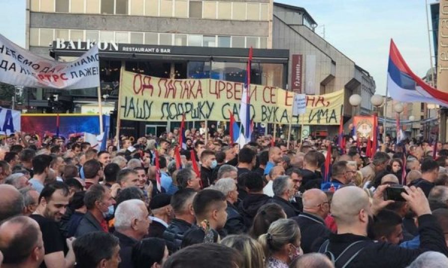 Protestë kundër Dodikut në Banja Llukë, kryebashkiaku: Kjo është një kryengritje