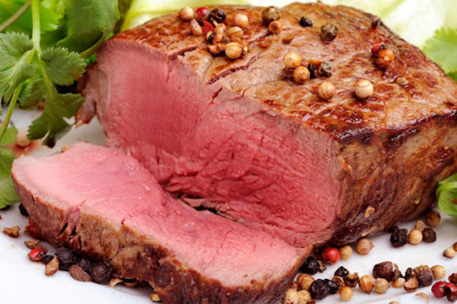 Mishi i kuq nuk është aq i pashëndetshëm – nëse e hani në këtë mënyrë