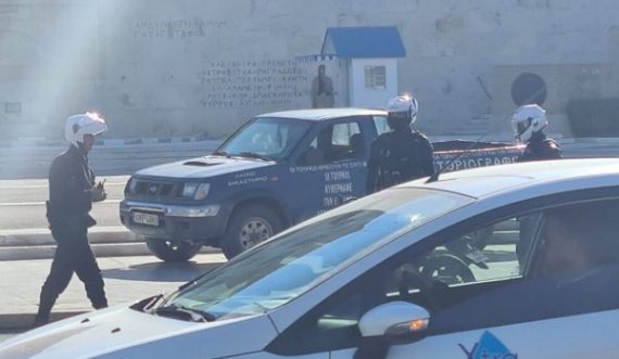  “Do t’ju hedh në erë”, panik para parlamentit, qytetari alarmon policinë 