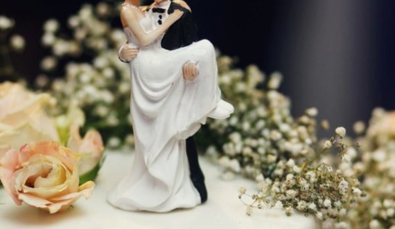 Që të mos përfundosh në divorc, kjo është mosha e duhur për t’u martuar