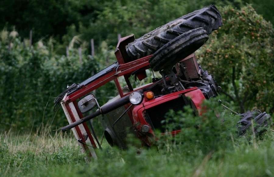  Vdes një person nga Ranillugu, u rrëzua nga traktori 