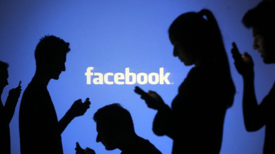  Facebook-u reagon pas rënies nga funksioni: Na vjen keq 