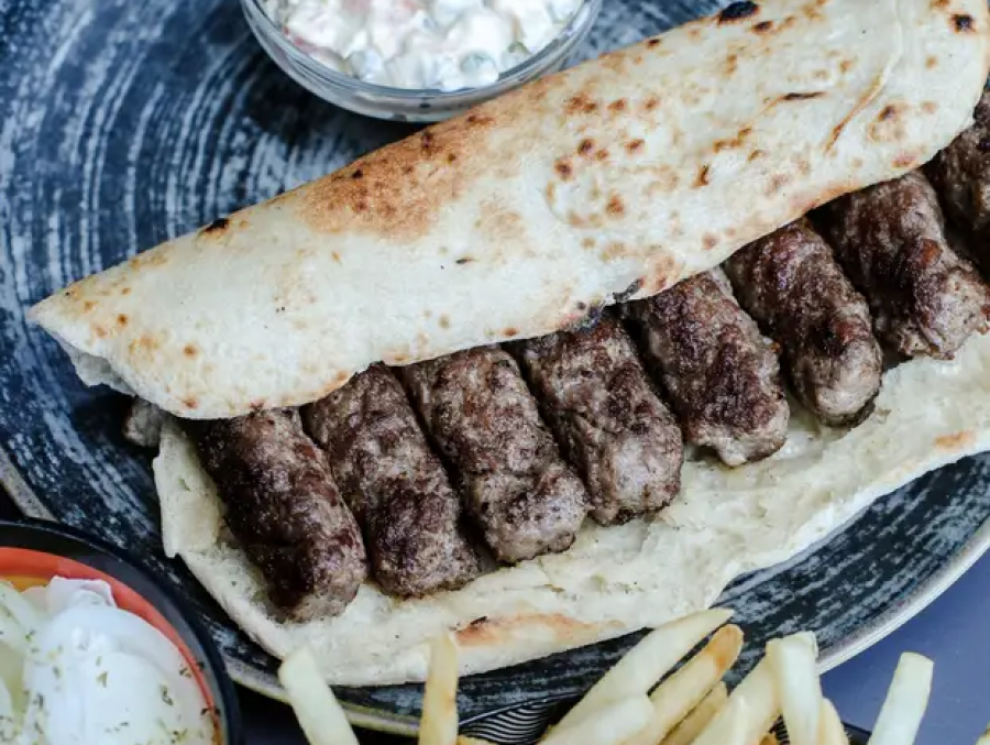 Kështu duken dhe gatuhen qebapët në Kroaci