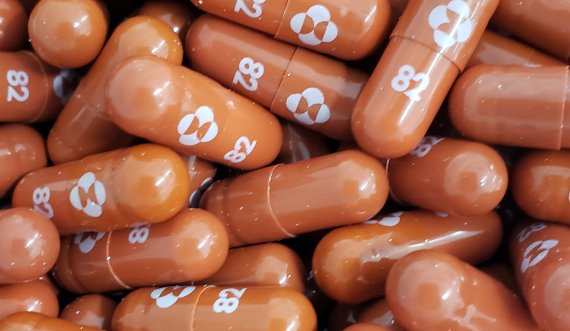  Prodhuesi i pilulës eksperimentale për Covid-19 akuzohet se po e shet atë 40 fish më shtrenjtë se kostoja 