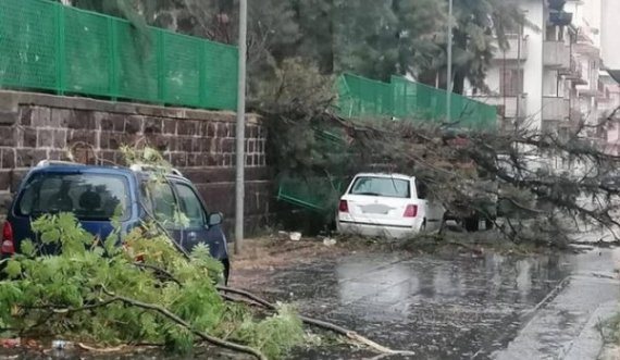 Itali, tornadot godasin Sicilinë