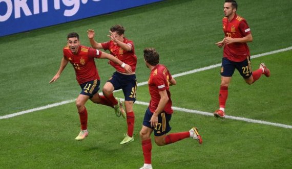 Spanja i hakmerret Italisë, kualifikohet n’finale