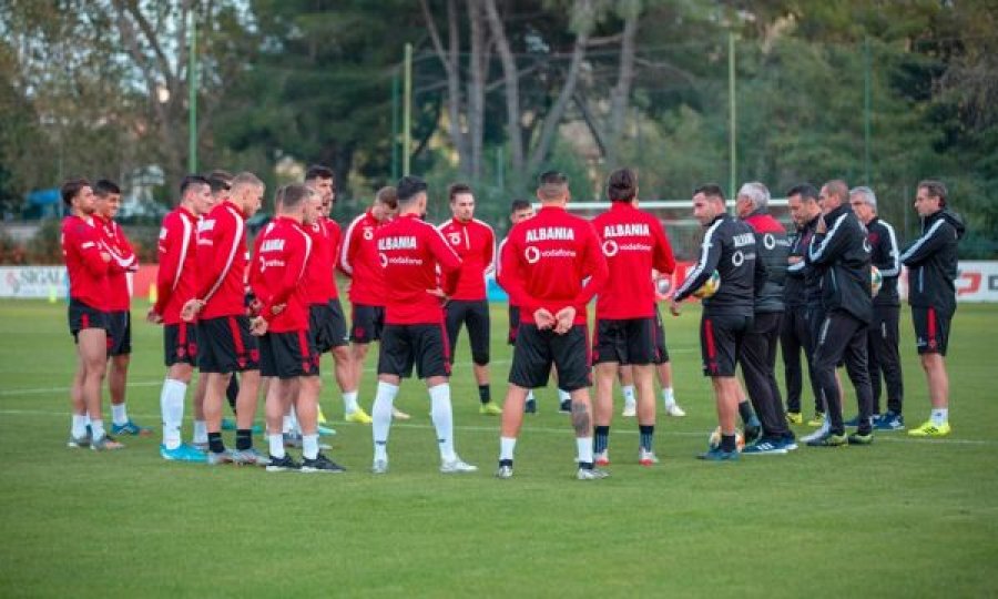 Alarm te Shqipëria, një futbollist dhe fizioterapeuti rezultojnë pozitiv me COVID-19