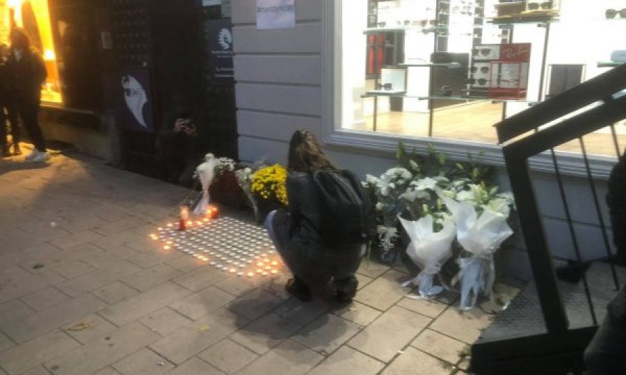 Vdekja e fotografit kosovar, ndizen qirinj në Prishtinë