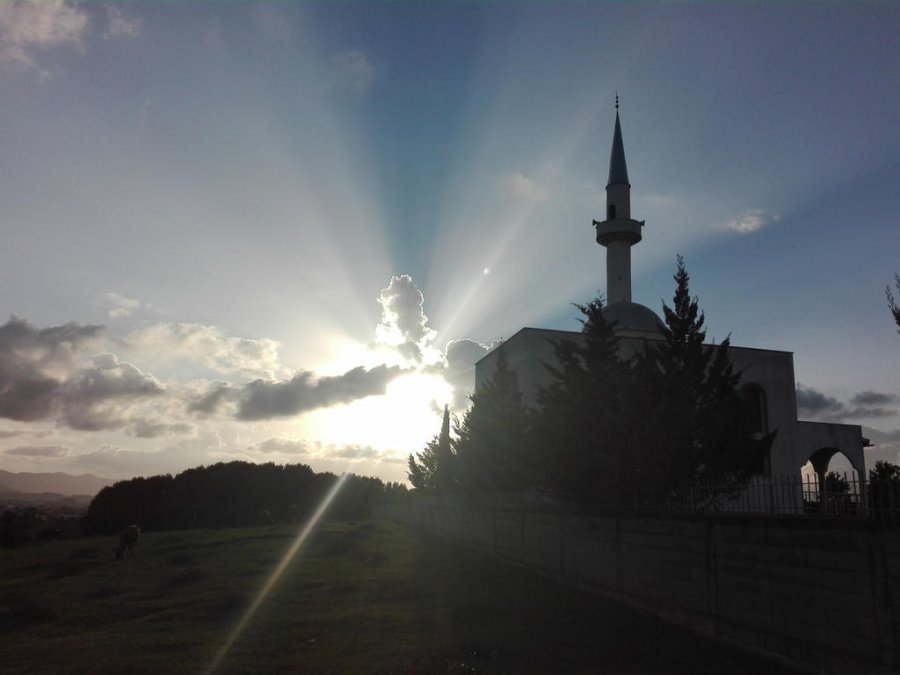  Një xhami pa imam, prej 6 muajsh nuk këndohet ezani në këtë fshat