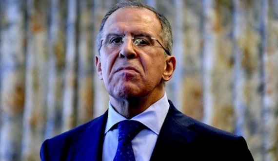 Lavrov në Beograd: Pranojmë çdo zgjidhje me Kosovën që i përshtatet Serbisë