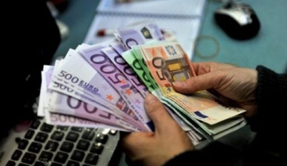 Diaspora dërgon 750 milionë euro për shtatë muaj, konsiderohet ndihmesë e madhe për ekonominë