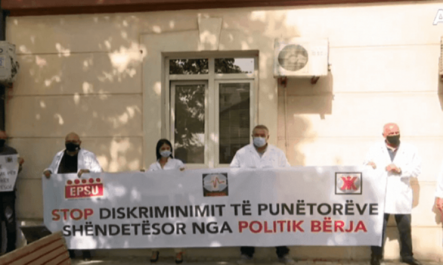 Punëtorët shëndetësorë paralajmërojnë protestë pas 17 tetorit