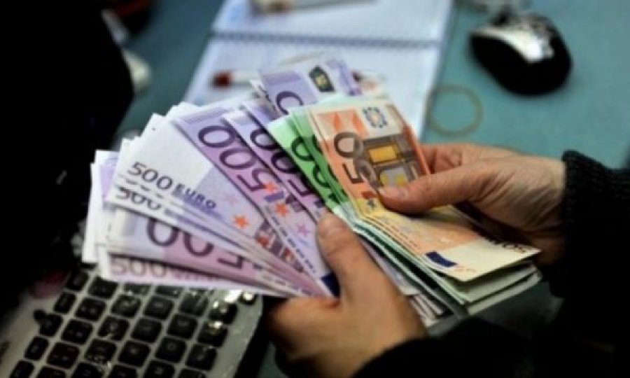 Diaspora dërgon 750 milionë euro për shtatë muaj, konsiderohet ndihmesë e madhe për ekonominë