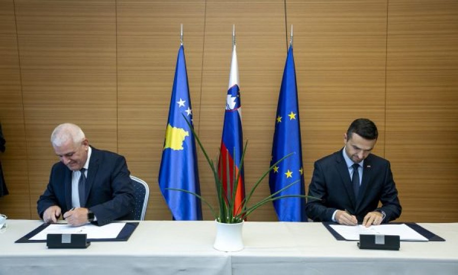 Kosova nënshkruan një marrëveshje në Slloveni