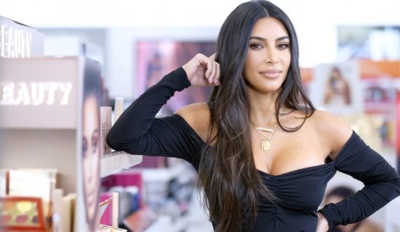 Kim Kardashian mer vëmendjen e paparacëve, shfaqet ndryshe nga herët e tjera 