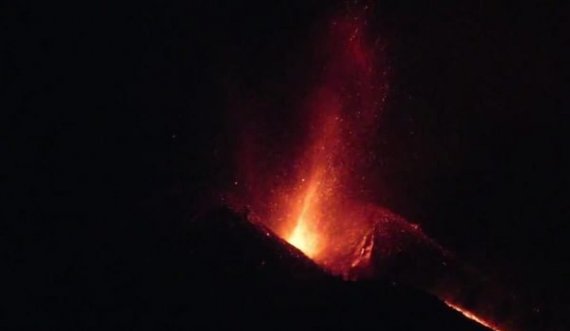Vullkani La Palma vazhdon të nxjerrë llavë