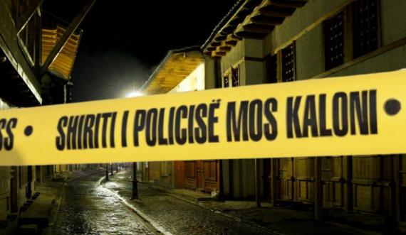 Tentim vrasje në Gjakovë: Goditet me veturë dhe shkrepen dy plumba në drejtim të viktimës