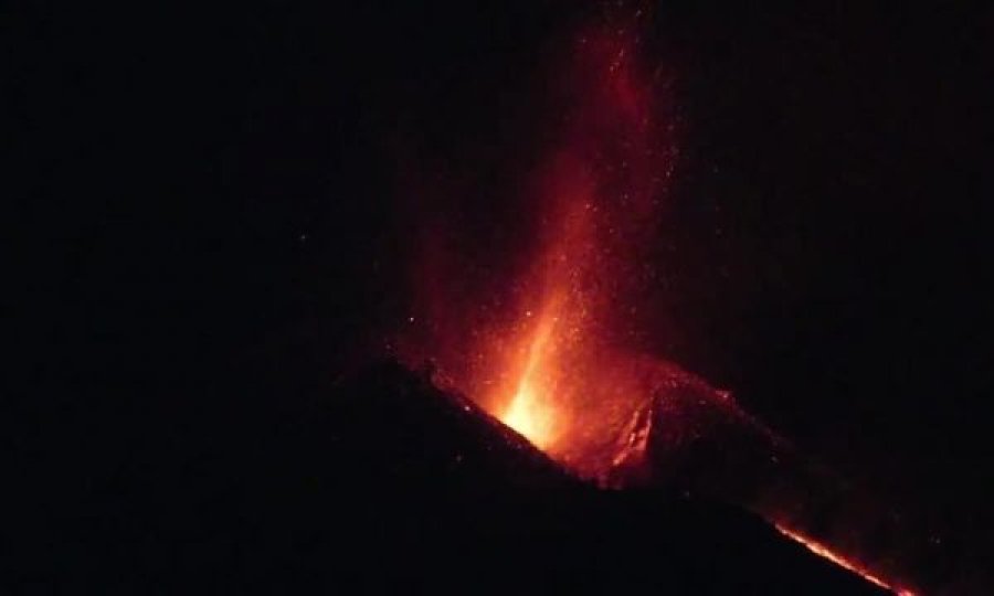 Vullkani La Palma vazhdon të nxjerrë llavë