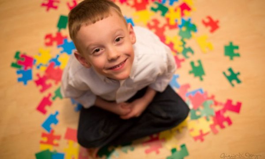 Covid përkeqësoi gjendjen tek fëmijët e spektrit autik për shkak të izolimit