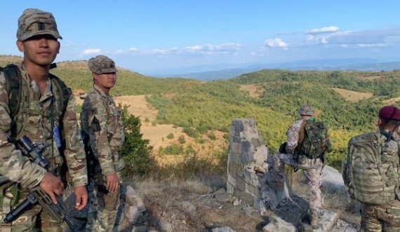 Gazeta serbe përhap panik: Gurkhat me thika të lakuara sërish në Kosovë