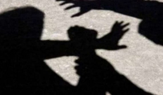 Një mashkull raporton në polici se është rrahur nga një femër në Prizren 