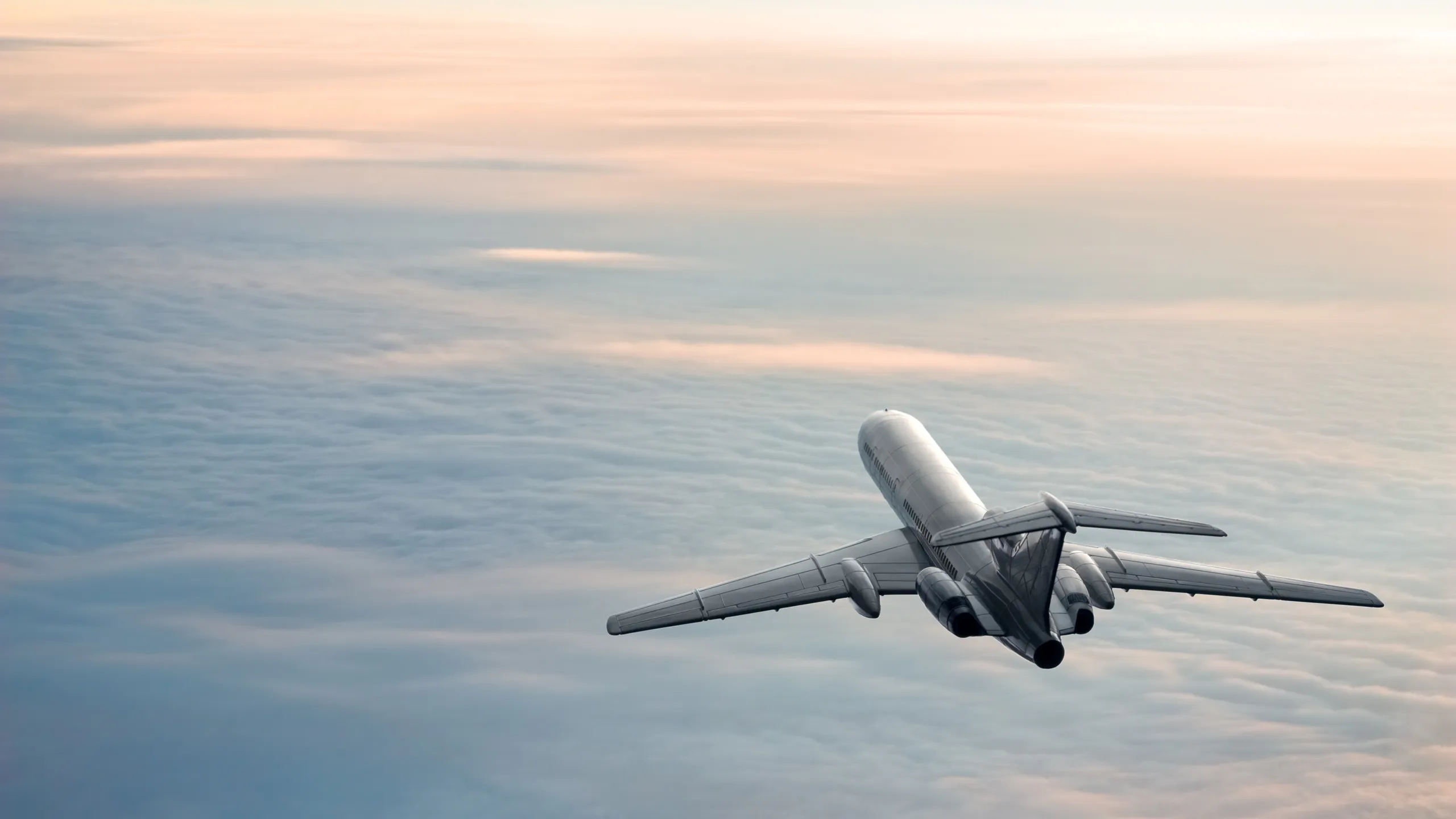  Rrëzohet aeroplani me parashutistë, vdesin 16 persona 