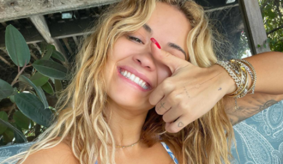 Rita Ora po shijon disa ditë pushime ekzotike, e lumtur dhe super në formë