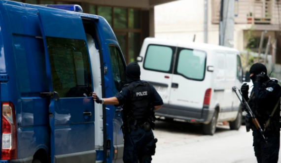 'Nuk ka asgjë të vërtetë', flet babai i një nga pesë të dyshuarve për terrorizëm