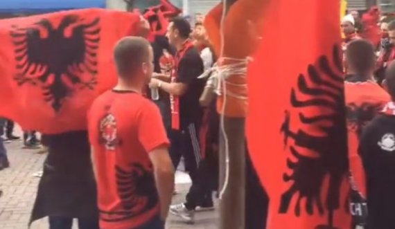 Atmosfera fantastike e Kuqezinjve para ndeshjes së madhe të Shqipërisë