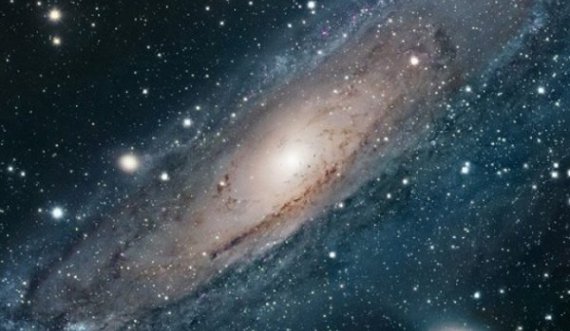 Astronomët nuk e shpjegojnë dot: Sinjale misterioze radioje vijnë nga ‘Rruga e Qumështit’