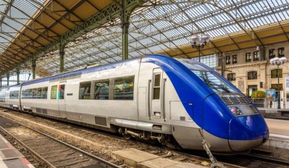 Tragjedi në Francë, treni shtyp emigrantët mbi shina