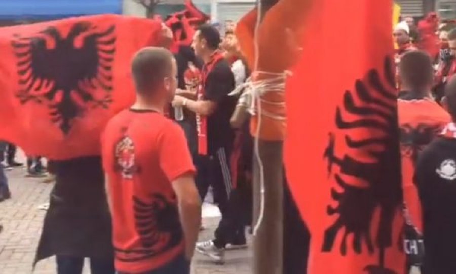 Atmosfera fantastike e Kuqezinjve para ndeshjes së madhe të Shqipërisë