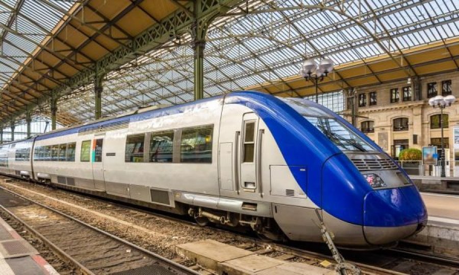 Tragjedi në Francë, treni shtyp emigrantët mbi shina