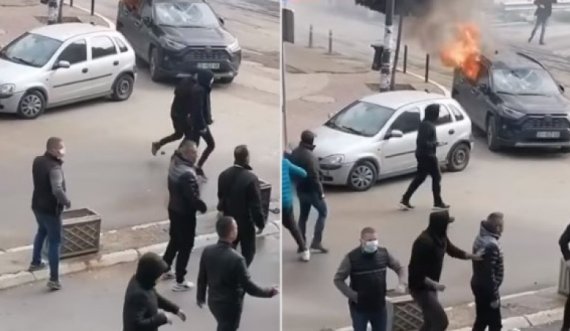 Serbët brohorasin 'Serbia, Serbia', djegin një veturë me targa të Kosovës (Video)