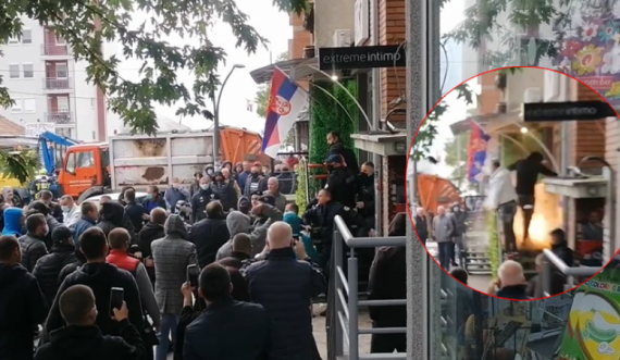  Disa zyrtarë policorë dërgohen në Spitalin e Mitrovicës pas aksionit në veri 