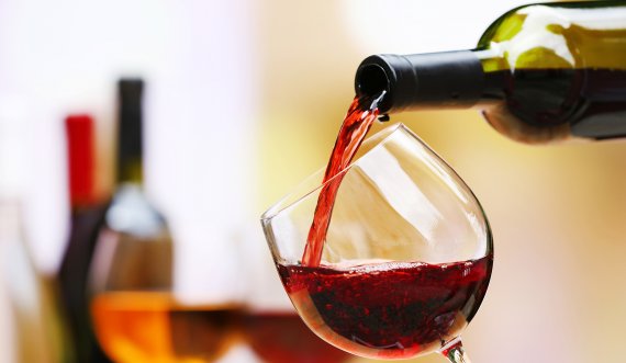 Një studim i ri hedh poshtë studimin e mëparshëm: Një gotë verë është e shëndetshme 