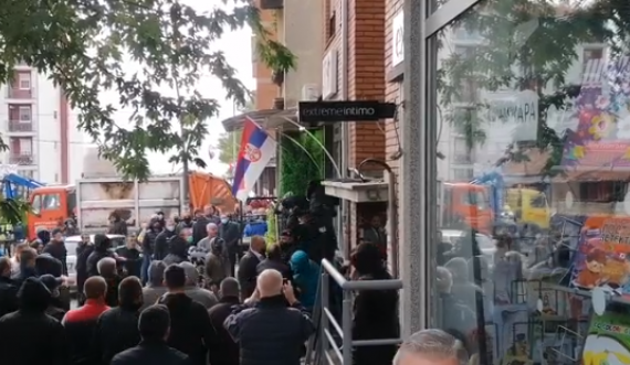 Qytetarët në veri sulmojnë Policinë e Kosovës 