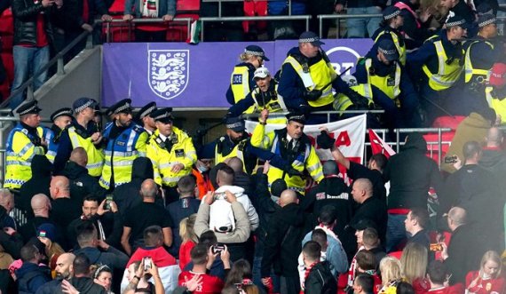 Tifozët hungarezë nuk përmirësohen dot, shkaktojnë trazira në “Wembley”