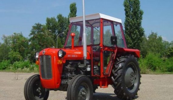Vozitësi me traktor godet të miturin në Gjilan 