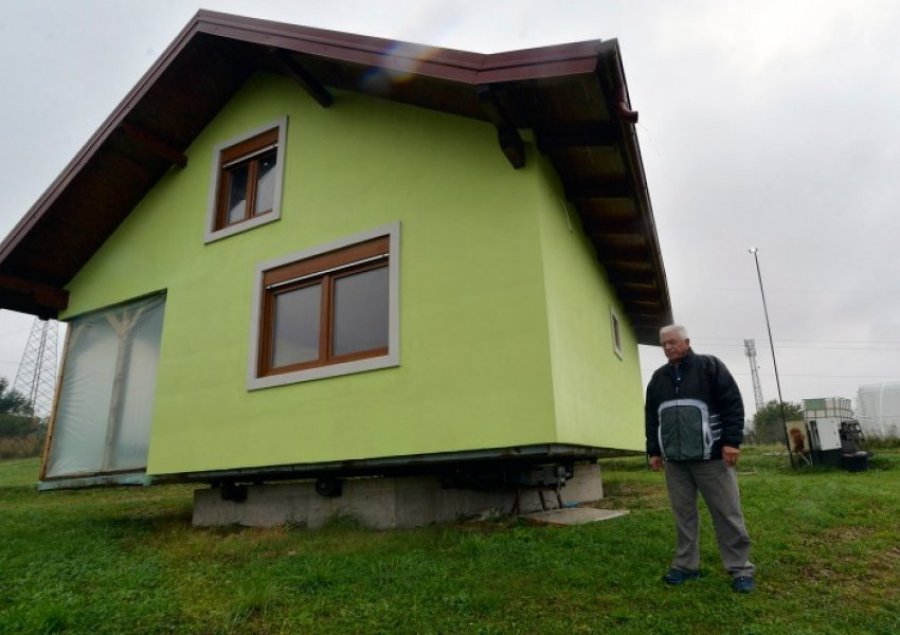 Ndërton një shtëpi rrotulluese, që gruaja e tij të shohë pamje të larmishme 