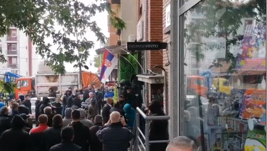 Qytetarët në veri sulmojnë Policinë e Kosovës 