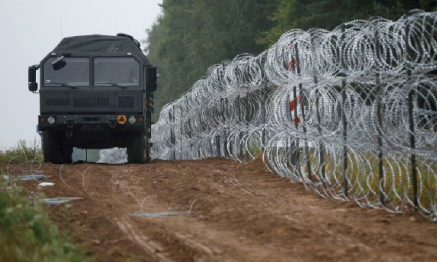 Polonia planifikon 350 milionë euro për murin në kufi me Bjellorusinë