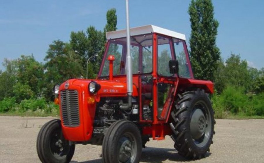 Vozitësi me traktor godet të miturin në Gjilan 